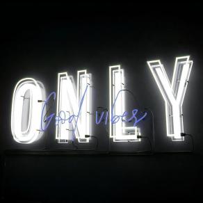 现代发光灯管 霓虹灯